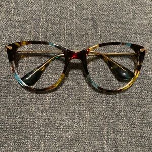 Multicolored medium frames